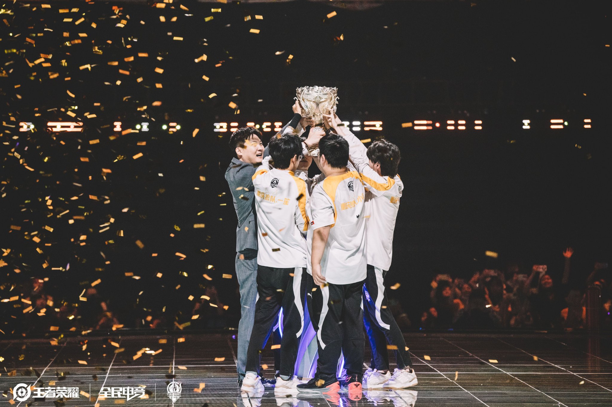 在此背景下 在此背景下