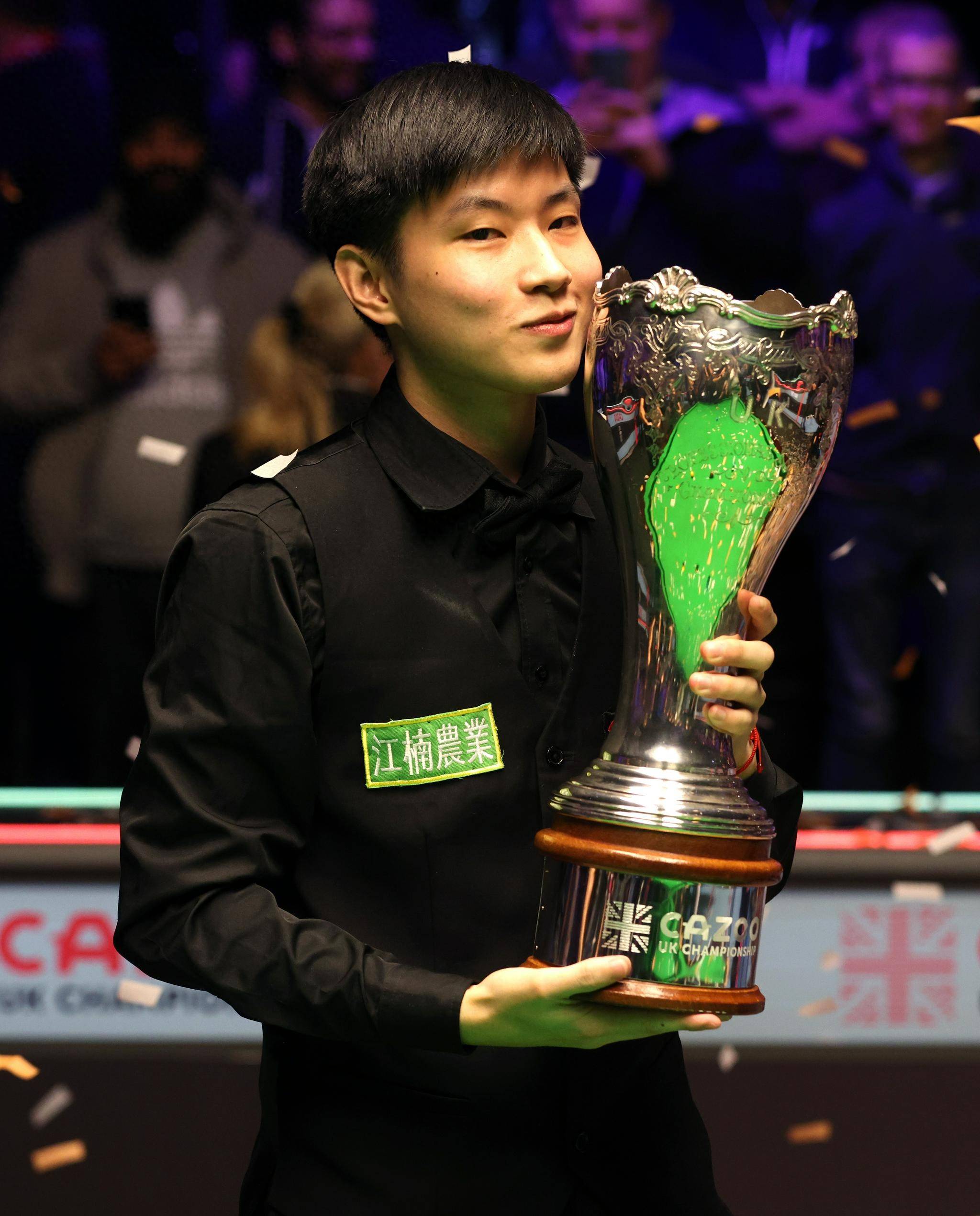 背后都有其 背后都有其